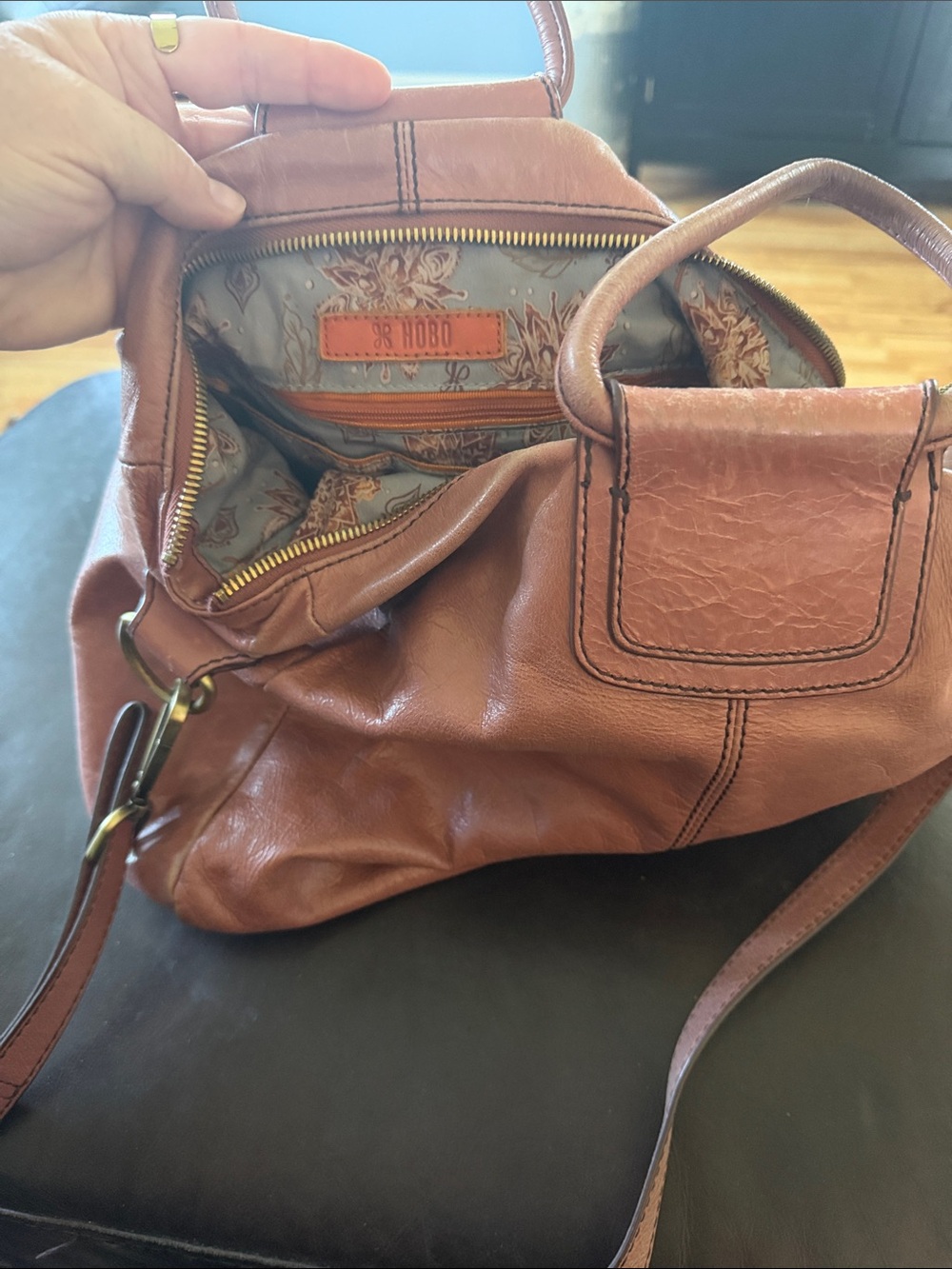 Hobo dusty rose large Leather Crossbody Bag - Classic Everyday Style